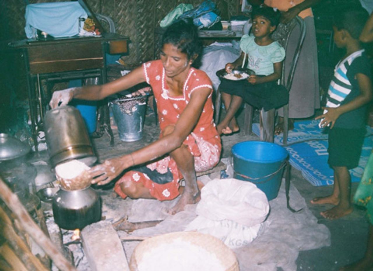 Poor conditions in Sinnakadal house Poor conditions in Sinnakadal house